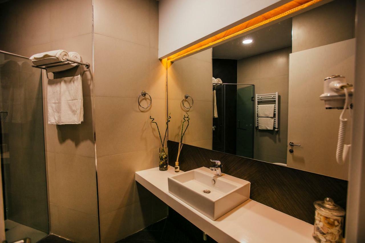 Hotel West Batumi Kültér fotó